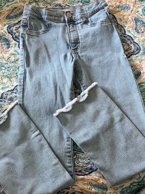 Back to school 📚MNG Light Blue Frayed Hem Cropped Jeans